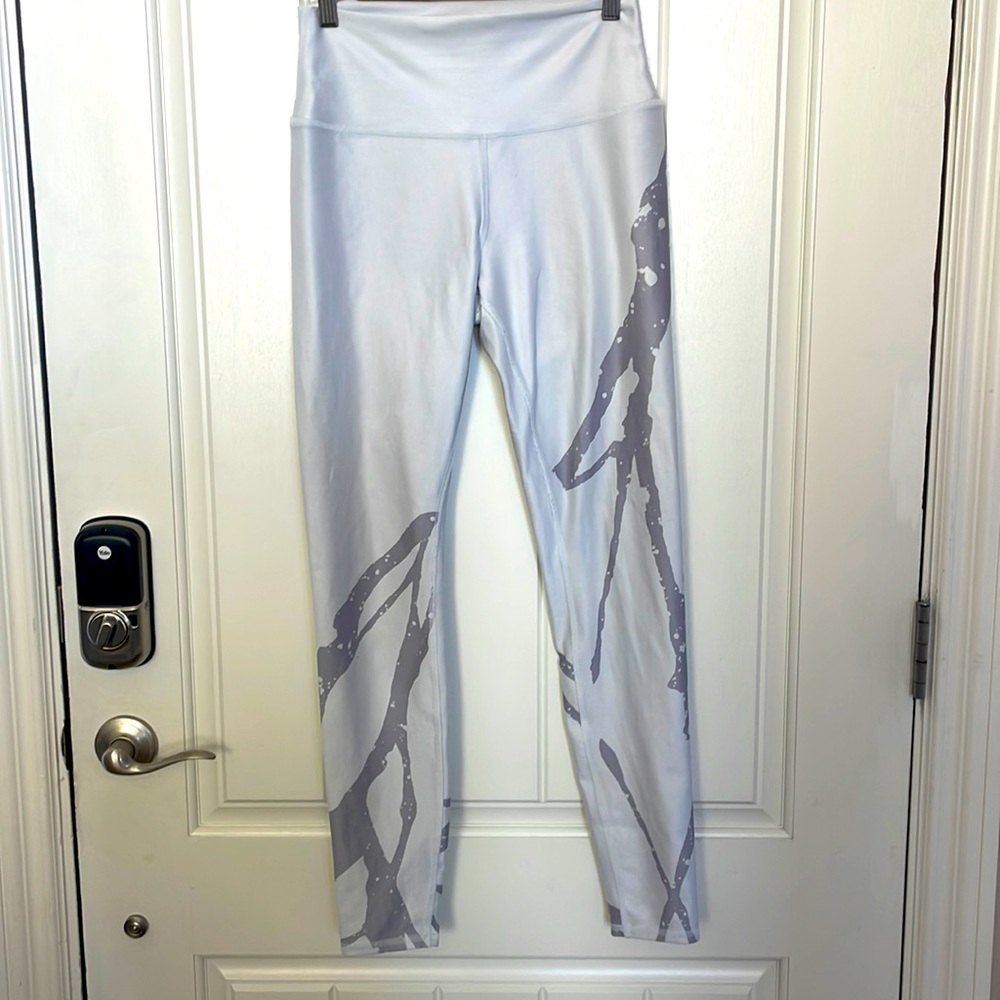 HIGH-WAIST AIRLIFT LEGGING - ZUMA PRINT - WHITE ZUMA